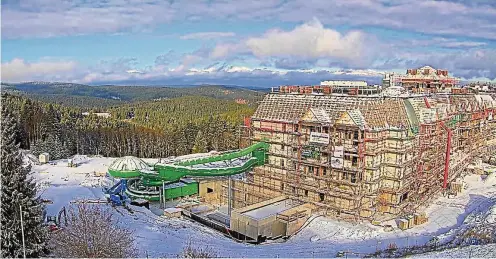  ?? FOTO: PAB-ARCHITEKTU­RBÜRO ?? Eine Aufnahme vom Hotel „The Grand Green Familux Resort“in Oberhof. Dort liegen mehrere Zentimeter Schnee.