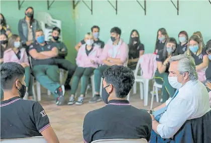  ?? ?? Reunión. El presidente de la Nación, Alberto Fernández, en un encuentro reciente con jóvenes.