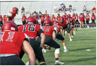  ?? PAUL DICICCO — FOR THE NEWS-HERALD ?? Chardon opens its season against Glenville in a game played at Riverside.