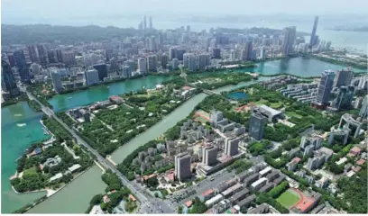  ?? ZENG DEMENG / FOR CHINA DAILY ?? An aerial view of sprawling Yundang Lake that connects to the sea in Xiamen.