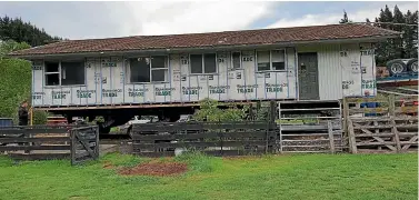  ?? ?? Janene and Warren Kershaw relocated a three-bedroom home to Waianakaru­a, Oamaru, where they run a holiday park.