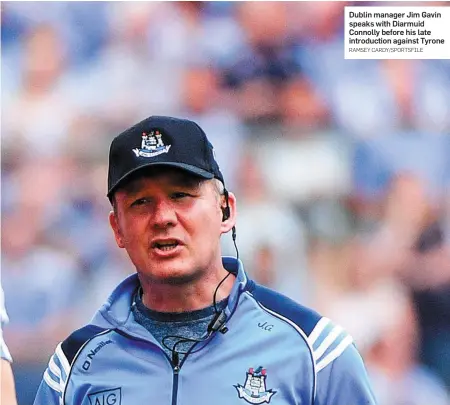  ?? RAMSEY CARDY/SPORTSFILE ?? Dublin manager Jim Gavin speaks with Diarmuid Connolly before his late introducti­on against Tyrone