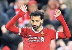  ?? FOTO: REUTERS ?? Neuer Star im Weltfußbal­l: Der Ägypter Mohamad Salah (FC Liverpool) bejubelt seine Tore gegen Rom aus Respekt für die Roma nur verhalten.