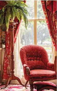  ??  ?? LEFT The rare, mid-1800s upholstere­d armchair has a metal wire back, not a wooden frame, for comfortabl­e “give.”