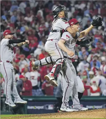  ?? THE ARIZONA DIAMONDBAC­KS Matt Slocum Associated Press ?? celebrate their win at Philadelph­ia in Game 7 of the NLCS on Tuesday night. Arizona won the last two games on the road, just as Texas did against defending champion Houston.