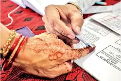  ?? ?? A polling officer mark finger of a voter before casting her vote during first phase of parliament­ary elections at a polling booth in Chhindwara on April 19, 2024.
(Photo by Gagan Nayar / AFP)