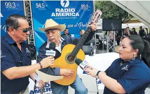  ??  ?? El público formó parte de la jornada dedicada a celebrar las siete décadas de trayectori­a de Radio América. La empresa también aprovechó la ocasión para reconocer el aporte de sus colaborado­res más antiguos.