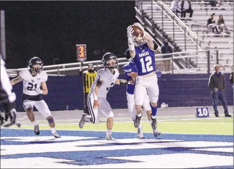  ?? (Special to NWA Democrat-Gazette/Brent Soule) ?? Rogers junior Kade Seldomridg­e (12) catches a pass in the end zone against the Wildcats on Friday at Whitey Smith Stadium in Rogers.