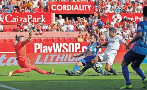  ??  ?? DISPUTADO. Muriel persiguió el gol durante todo el partido y lo encontró en la segunda parte.