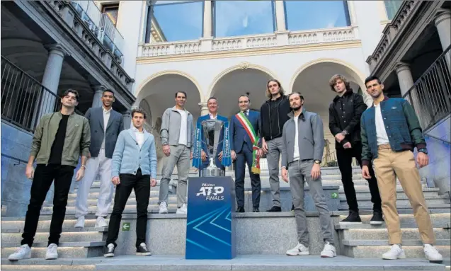  ?? ?? Desde la izquierda, Fritz, Auger-Aliassime, Ruud, Nadal, Andrea Gaudenzi (presidente de la ATP), Stefano Lo Russo (alcalde de Turín), Tsitsipas, Medvedev, Rublev y Djokovic.