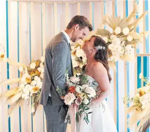  ?? ALICIA THURSTON PHOTO ?? Brian Erridge and Melissa Andrews tie the knot at Tuesday’s nine-couple marriage bonanza at a pop-up wedding chapel in downtown Toronto. The event was put on by Canadian jewelry company Birks, which chose couples from an online write-in campaign.
