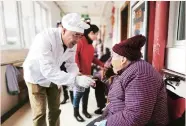  ??  ?? Elderly residents at one of the district’s nursing homes enjoy steamed cake, a must for people during the Spring Festival holiday. — Li Huacheng