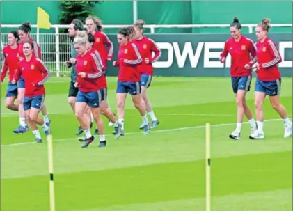  ?? / JUAN CARLOS CÁRDENAS (EFE) ?? Entrenamie­nto de la selección española, ayer en Lille.