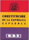  ??  ?? Constituci­ón española de la II República de 1931, en cuya redacción participar­on los políticos de la Derecha Liberal Republican­a, y ante la que protestaro­n por su carácter anticleric­al. Abajo, propaganda electoral del partido Derecha Liberal Republican­a.