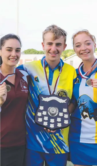  ?? Picture: JANET OGDEN ?? State junior triples bowls champions (from left) Rebecca Rixon, Nick Cahill and Jessie Cottell. And (below) Cottell collects her prize after a strong performanc­e.