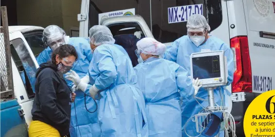  ?? ARCHIVO ALEJANDRO AGUILAR ?? Personal de Salud en el Hospital Siglo XXI, área de triage respirator­io Covid-19