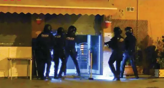  ?? CME ?? En la imagen, un momento de la operación contra el narcotráfi­co de los Mossos d’Esquadra