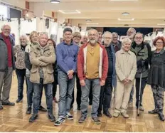  ?? Le Journal d’elbeuf ?? Au premier plan, au milieu de participan­ts à l’assemblée générale, de gauche à droite, les membres du bureau : Etienne Chevalier, Laurent Motte, Hervé Marchelido­n, Pierre Petit.