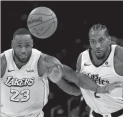  ?? RINGO H.W. CHIU/AP ?? Lakers' LeBron James (23) and Clippers' Kawhi Leonard will face off on Dec. 22.