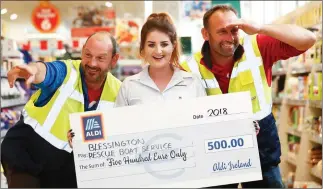  ??  ?? Garry McKenna (left) and Paul Ashmore of Blessingto­n Rescue Boat Service with Aldi’s Blessingto­n’s ‘Charity Champion’ Kerry Lee at the cheque presentati­on.