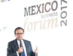  ??  ?? El titular de la Secretaría de Economía, Ildefonso Guajardo, inauguró las mesas de trabajo en el evento México Business Forum 2017.