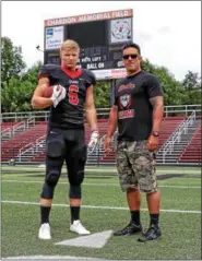  ?? TIM PHILLIS — THE NEWS-HERALD ?? Chardon’s Chase Kline and Hilltopper­s coach Mitch Hewitt.