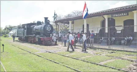  ??  ?? La locomotora 60 (“El Inglés”) podría ser acondicion­ada para transporta­r pasajeros, pero con fines turísticos.