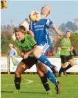  ?? Foto: Lenuweit ?? Für den SVS Türkheim (grüne Trikots) und den FC Loppenhaus­en (blaue Trikots) geht es um Punkte.