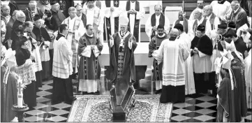  ??  ?? Cardinal Odilo Pedro Scherer says mass during the wake of former archbishop of Sao Paulo and cardinal, Paulo Evaristo Arns, at the Metropolit­an Cathedral of Sao Paulo, Brazil. — AFP photo