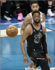  ?? GERRY BROOME — THE ASSOCIATED PRESS ?? Team LeBron’s Dwayne Wade, of the Miami Heat, moves toward the ball against Team Giannis during the first half of an NBA All-Star basketball game, Sunday in Charlotte, N.C.