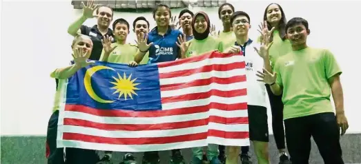  ??  ?? Unforgetta­ble experience: The national juniors celebratin­g their five-title triumph at the Asian Junior Championsh­ips in Jordan.