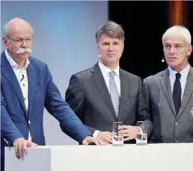  ?? Ansa ?? La triade Dieter Zetsche di Daimler, Harald Krueger di Bmw e Matthias Mueller di Volkswagen