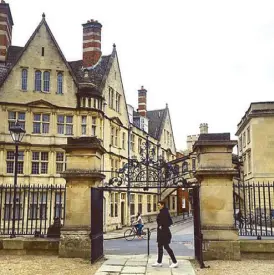  ??  ?? The Bridge of Sighs can make you sigh with all the beauty and history that’s around Oxford University.