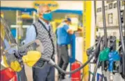  ?? AMAL KS/HT FILE ?? A man looks at the counter at a petrol pump in New Delhi on February 18.
NEW DELHI: