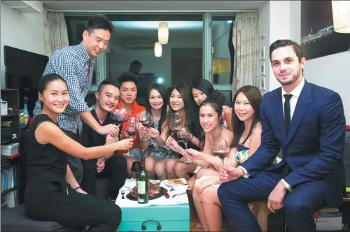  ?? PROVIDED TO CHINA DAILY ?? Kevin Davy (right) with some of his students during a wine-tasting evening in Hong Kong.