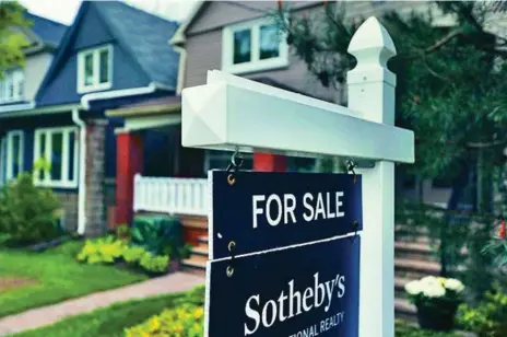  ?? ANDREW FRANCIS WALLACE/THE TORONTO STAR ?? August marks the fourth month in a row that the Toronto-area average home price has fallen since hitting a record $919,086 in April.