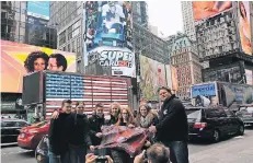  ?? FOTO: EVD ?? Flagge zeigen in New York: Die EVD-Schüler waren zehn Tage lang in der Weltstadt zu Gast.