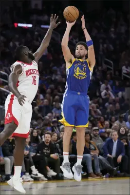  ?? GODOFREDO A. VÁSQUEZ — THE ASSOCIATED PRESS ?? Golden State Warriors guard Klay Thompson shoots a 3-pointer over Houston Rockets forward Usman Garuba during the second half Friday in San Francisco. Thompson is now one of the elder players on the Warriors.