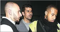  ?? DAILY MAIL ?? BIANG ONAR: Diego Costa (tengah) saat keluar dari kelab malam di London.