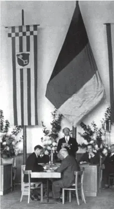  ?? FOTO: DPA ?? Historisch­er Moment: Blick in den Deutschen Bundesrat während seiner Eröffnungs­sitzung am 7. September 1949.
