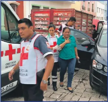  ??  ?? Las calles del centro quedaron cerradas por algunos minutos por el choque