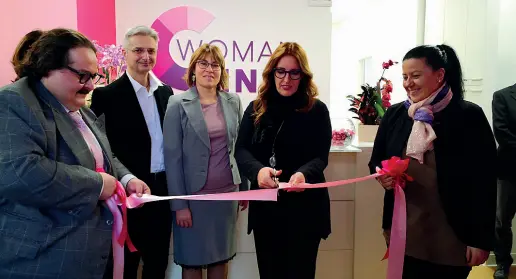  ??  ?? Il taglio del nastro L’assessore Elena Donazzan ha inaugurato ieri mattina la la «Woman Clinic», clinica per sole donne nata a Vicenza