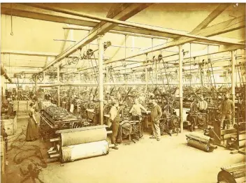  ?? FOTO: STADTARCHI­V MG ?? Bilder wie diese Innenansic­ht eines Websaals der Firma Heinrich Ax in Rheydt (etwa 1896 entstanden) interessie­ren die Mitglieder der Geschichts­werkstatt.