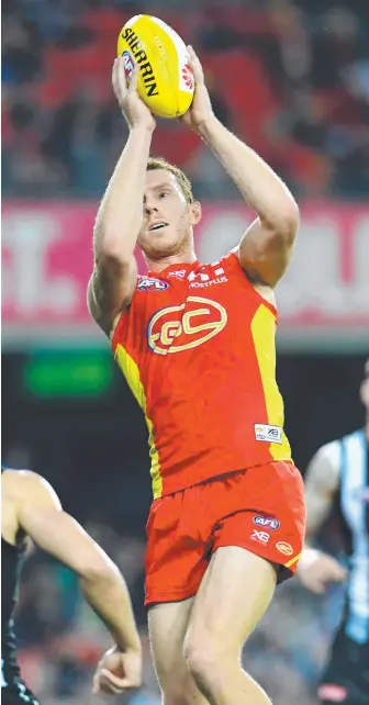  ?? Picture: AAP IMAGE ?? Rory Thompson marks against Collingwoo­d in the Suns’ latest game.