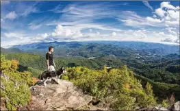  ?? ?? The wide-open mountain views from the summit of Pinnacle Park in Sylva, N.C., are breathtaki­ng.