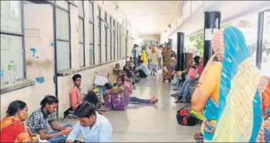  ?? DIWAKAR PRASAD/ HT PHOTO ?? Patients at OPD in RIMS wait for treatment.