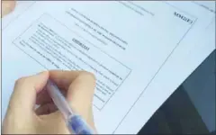  ?? SAHIBA CHAWDHARY ?? A person fills in an applicatio­n form for internatio­nal trademark registrati­on under the Madrid Protocol. Cambodian and internatio­nal trademark applicatio­ns can now be filed online.