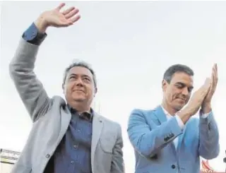  ?? JUAN FLORES ?? Juan Espadas y Pedro Sánchez en un acto electoral de mayo de 2019