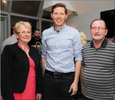  ??  ?? Majella Murphy, Castletown­roche, and Willie Duggan, Churchtown, congratula­ting Sean Bowman on the launch of his new CD at the Cottage Bar, Dromina.