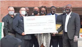  ?? UZOMA OBASI ?? The George Floyd Memorial Foundation donated $5,000 to the Salvation Army facility where Floyd worked before his death.